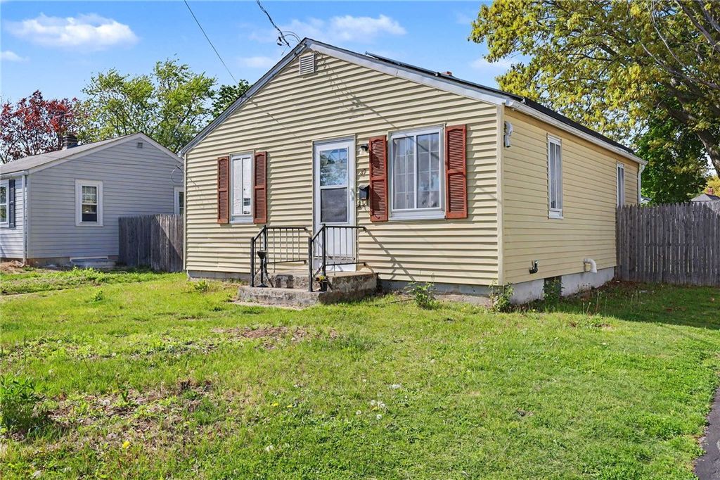 87 Easton Avenue, Warwick, RI 02889