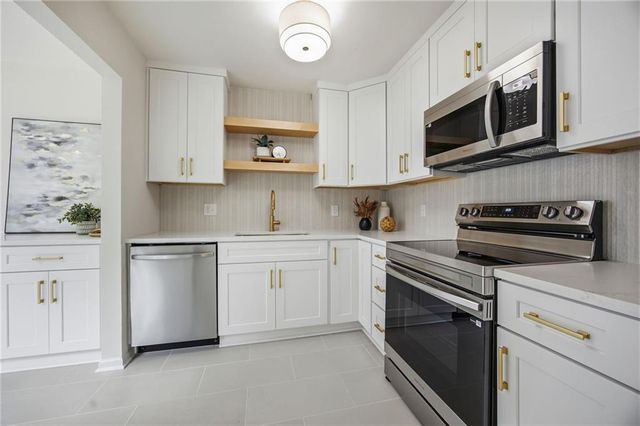 4121 W 54th Street, Roeland Park, KS 66205