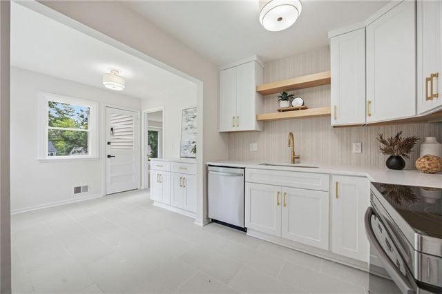 4121 W 54th Street, Roeland Park, KS 66205