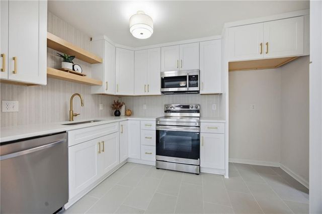4121 W 54th Street, Roeland Park, KS 66205