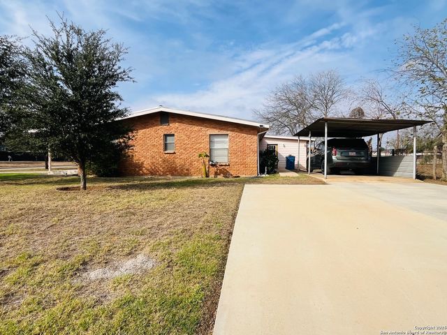 200 W Frio St, Dilley, TX 78017