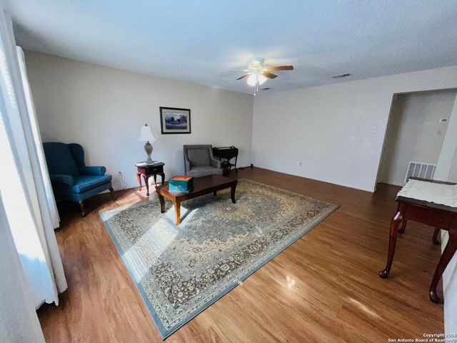 200 W Frio St, Dilley, TX 78017