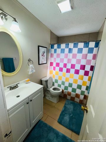 200 W Frio St, Dilley, TX 78017