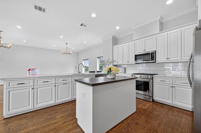 1630 W 24th Street, Houston, TX 77008