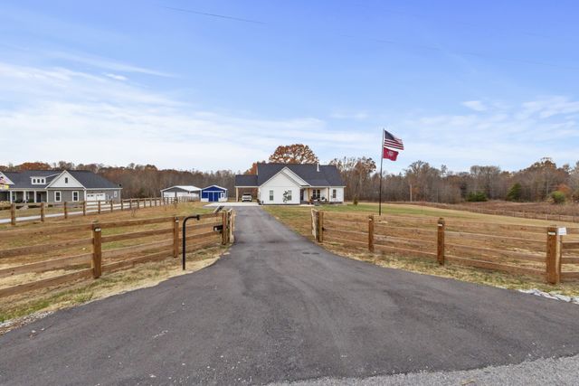 249 Claypool Rd, Bethpage, TN 37022
