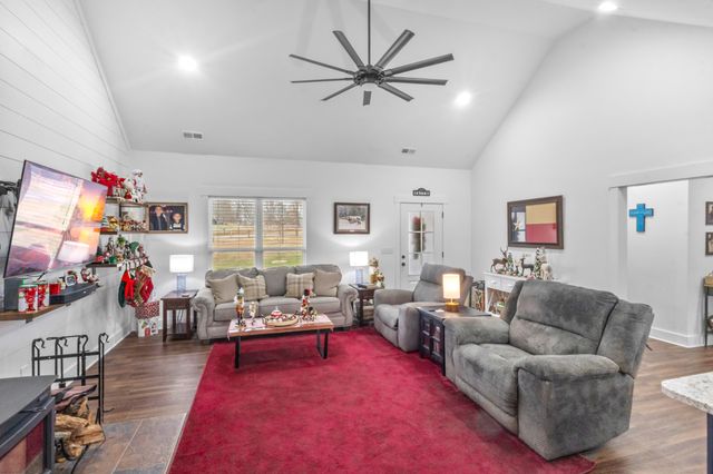 249 Claypool Rd, Bethpage, TN 37022