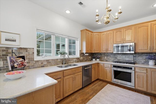 12282 ENFIELD LN, Lovettsville, VA 20180