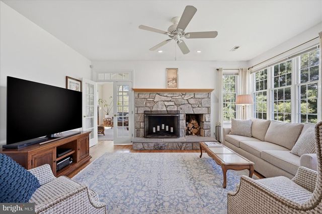 12282 ENFIELD LN, Lovettsville, VA 20180
