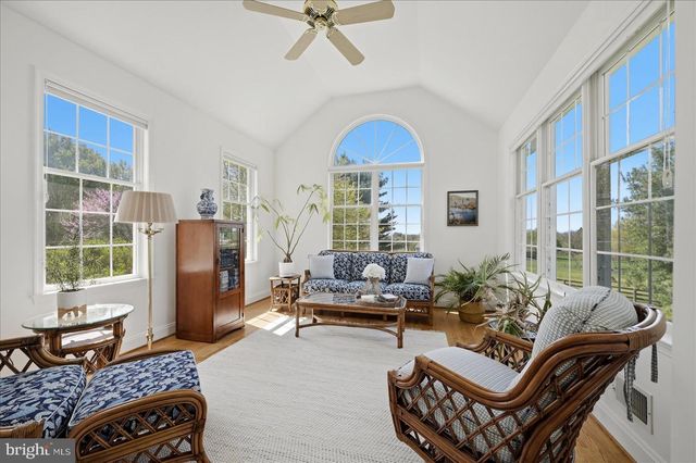 12282 ENFIELD LN, Lovettsville, VA 20180