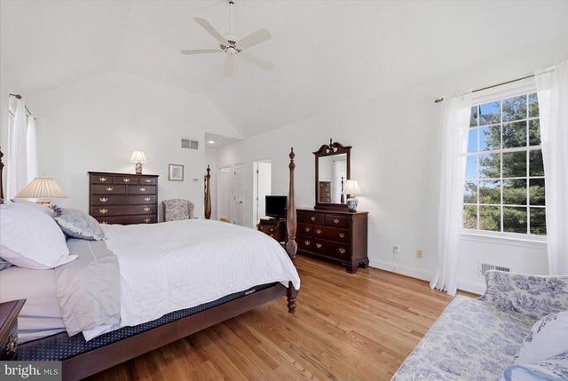 12282 ENFIELD LN, Lovettsville, VA 20180