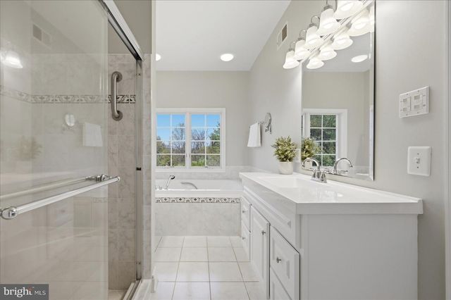 12282 ENFIELD LN, Lovettsville, VA 20180