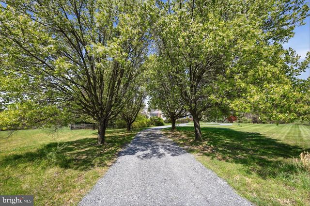 12282 ENFIELD LN, Lovettsville, VA 20180