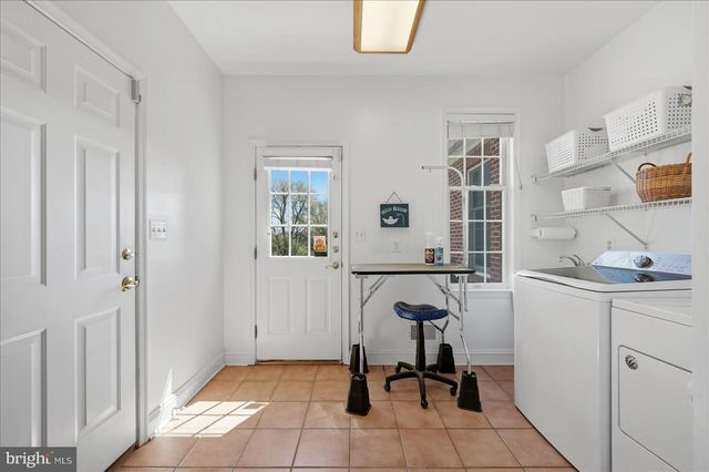 12282 ENFIELD LN, Lovettsville, VA 20180