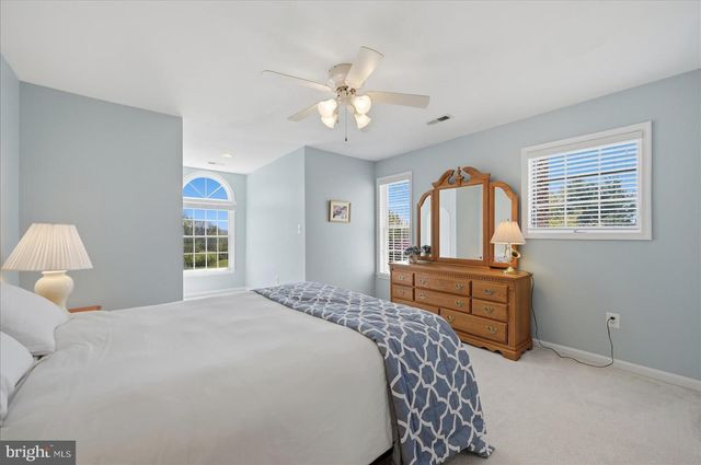 12282 ENFIELD LN, Lovettsville, VA 20180