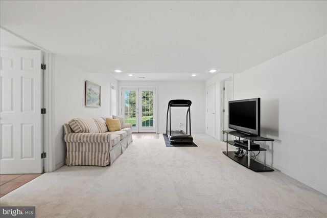 12282 ENFIELD LN, Lovettsville, VA 20180