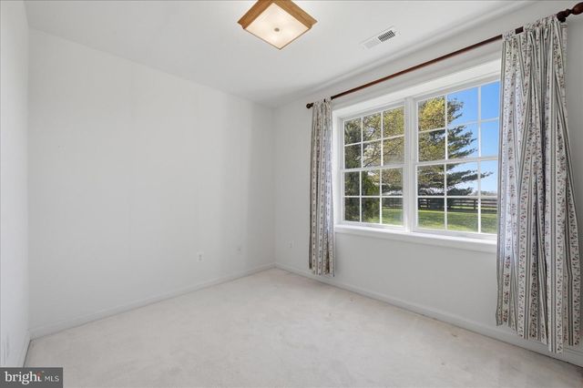 12282 ENFIELD LN, Lovettsville, VA 20180