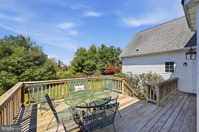 12282 ENFIELD LN, Lovettsville, VA 20180
