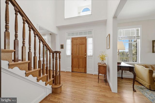 12282 ENFIELD LN, Lovettsville, VA 20180