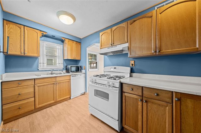4382 W 189th Street, Cleveland, OH 44135