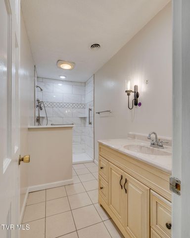 1019 Somerset Drive, Johnson City, TN 37604