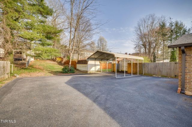 1019 Somerset Drive, Johnson City, TN 37604