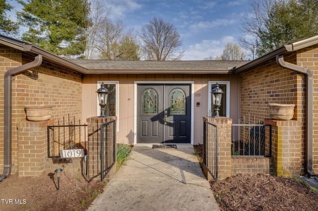 1019 Somerset Drive, Johnson City, TN 37604