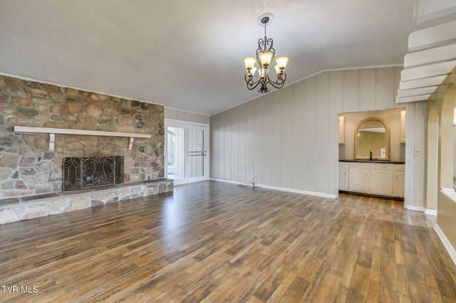 1019 Somerset Drive, Johnson City, TN 37604