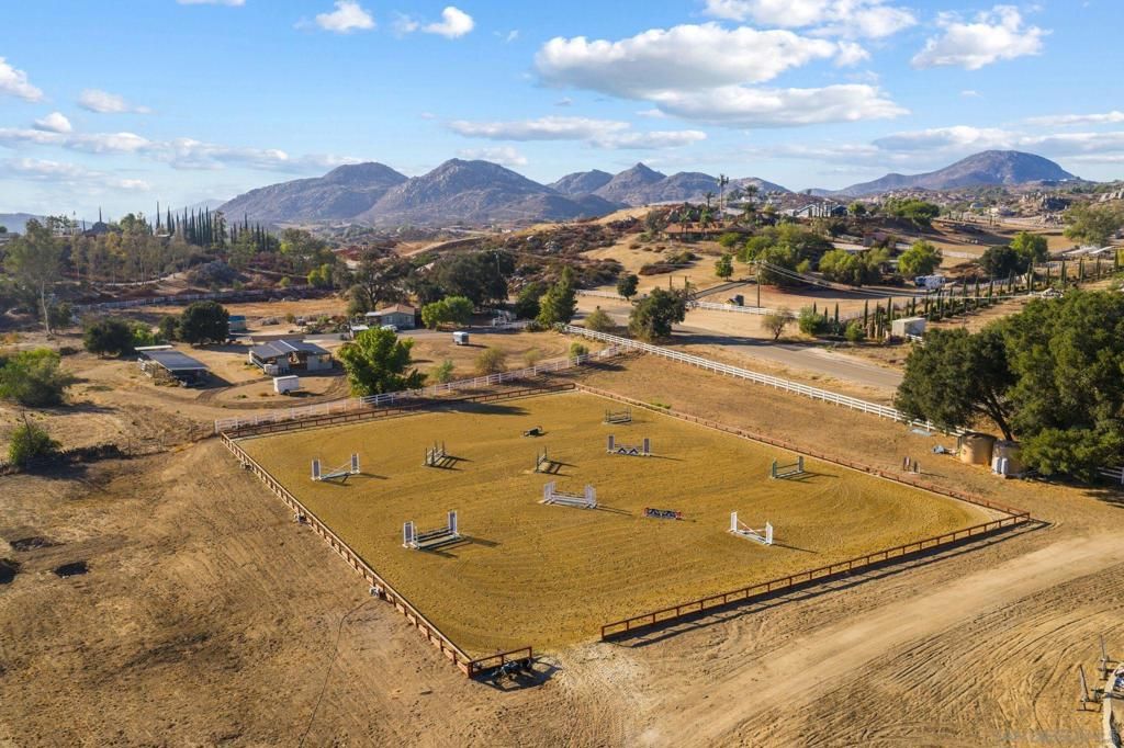 38955 E Benton Rd, Temecula, CA 92592 — exterior