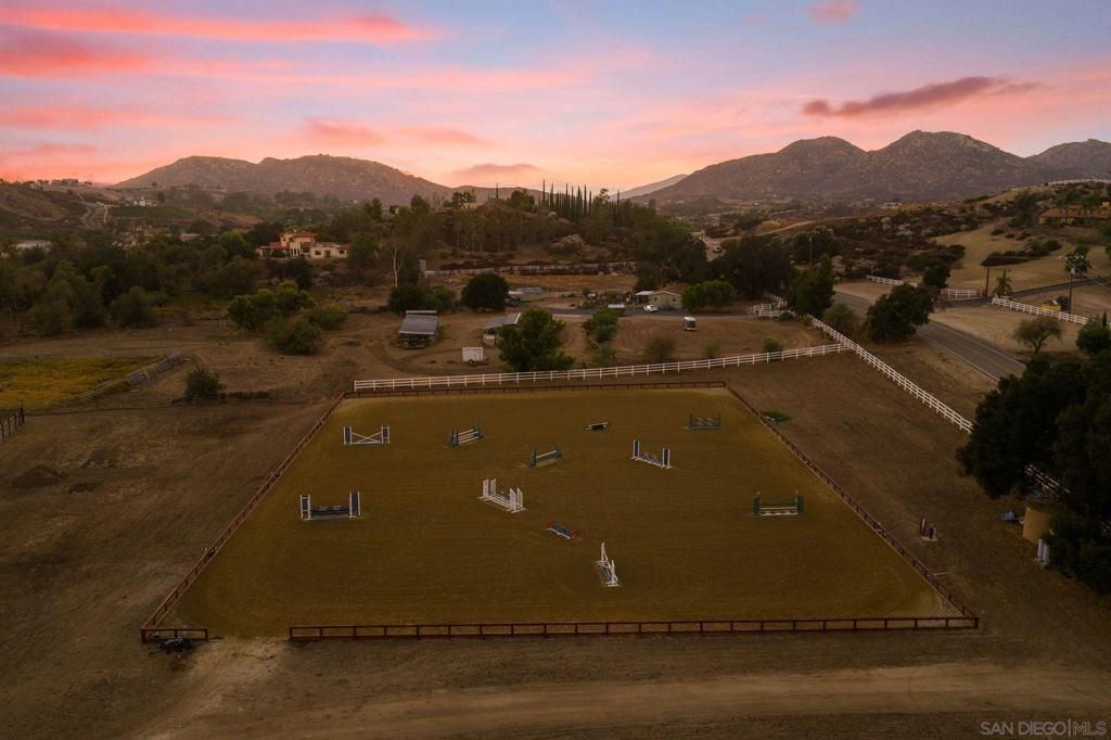 38955 E Benton Rd, Temecula, CA 92592 — photo 2