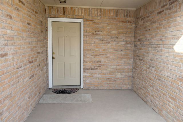 3819 Kiest Valley Court, Dallas, TX 75233