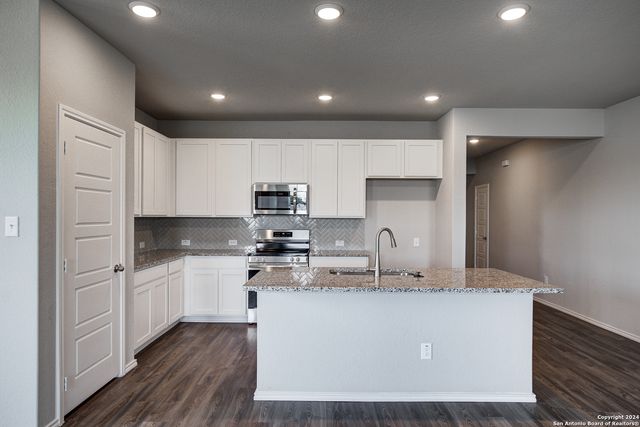 300 Ivy Roads, Seguin, TX 78155