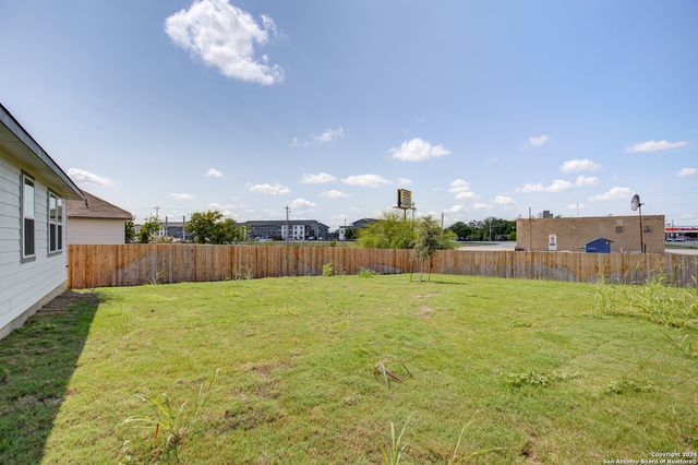 300 Ivy Roads, Seguin, TX 78155