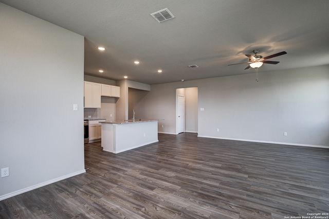 300 Ivy Roads, Seguin, TX 78155