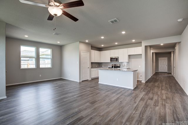 300 Ivy Roads, Seguin, TX 78155