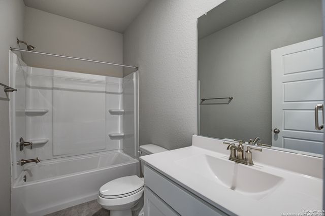 300 Ivy Roads, Seguin, TX 78155
