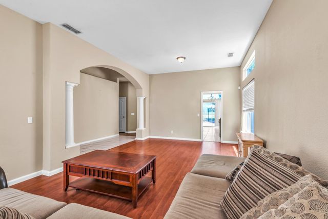 9063 Old Creek Dr, Elk Grove, CA 95758