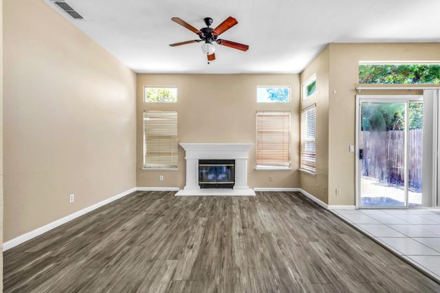9063 Old Creek Dr, Elk Grove, CA 95758