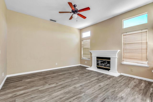 9063 Old Creek Dr, Elk Grove, CA 95758