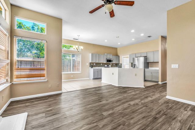 9063 Old Creek Dr, Elk Grove, CA 95758