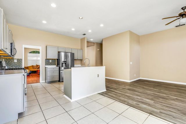 9063 Old Creek Dr, Elk Grove, CA 95758