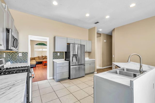 9063 Old Creek Dr, Elk Grove, CA 95758