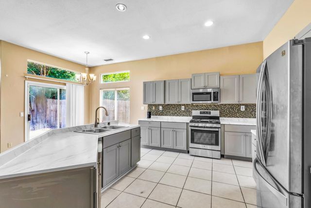9063 Old Creek Dr, Elk Grove, CA 95758