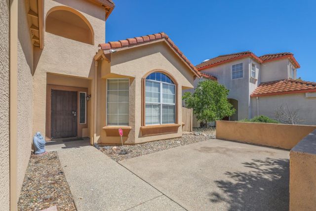 9063 Old Creek Dr, Elk Grove, CA 95758