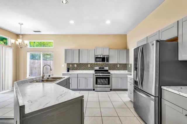 9063 Old Creek Dr, Elk Grove, CA 95758