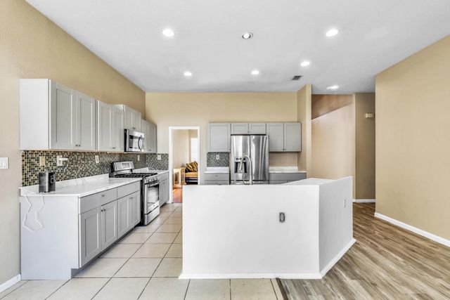 9063 Old Creek Dr, Elk Grove, CA 95758