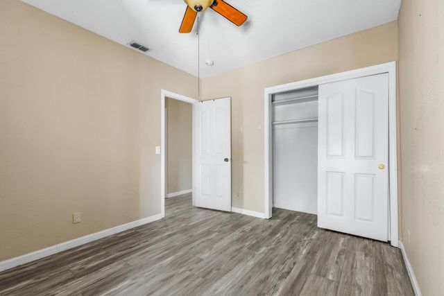 9063 Old Creek Dr, Elk Grove, CA 95758