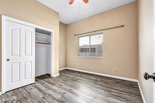 9063 Old Creek Dr, Elk Grove, CA 95758