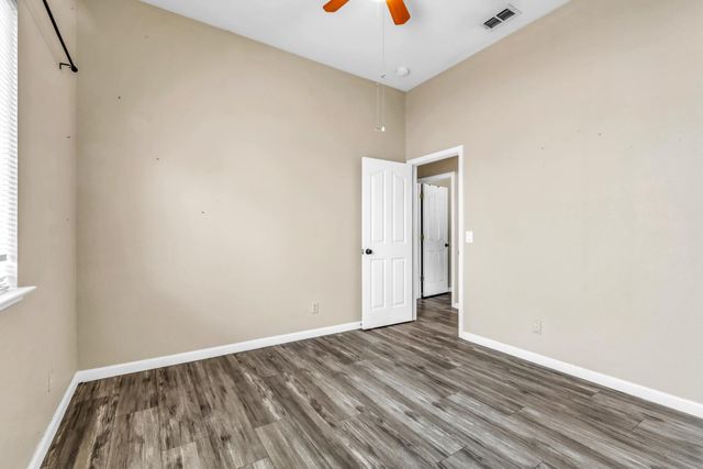 9063 Old Creek Dr, Elk Grove, CA 95758