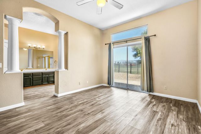 9063 Old Creek Dr, Elk Grove, CA 95758