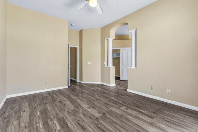 9063 Old Creek Dr, Elk Grove, CA 95758